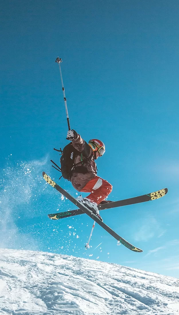 Skieur en poudreuse