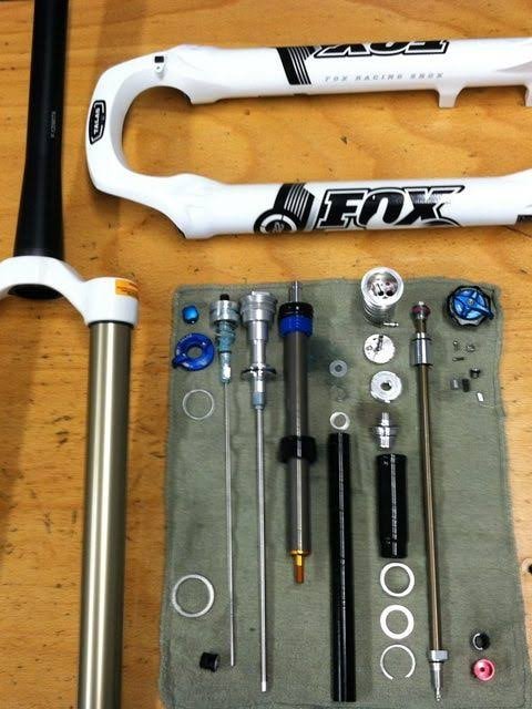 Révision complète d'une fourche suspendue de VTT